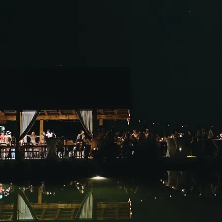 ラグジュアリーテント Glamping Kolpa 2*