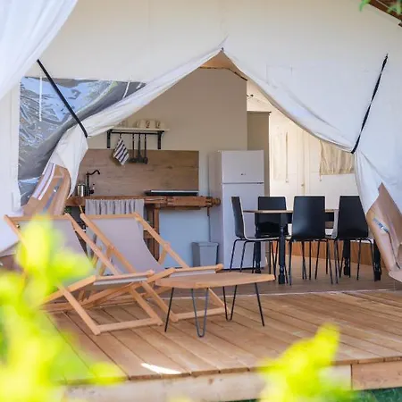 Glamping Kolpa ラグジュアリーテント 2*