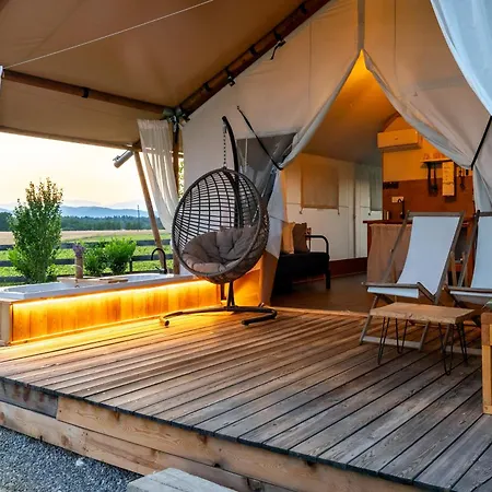 Glamping Kolpa ラグジュアリーテント